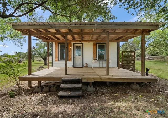 Homes for sale in Harwood, TX | 10843 Us Hwy 90, Harwood, TX 78632 | MLS# 581558