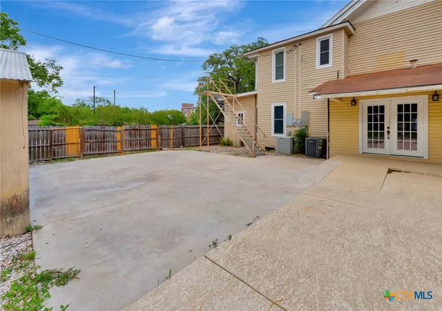Homes for sale in Yoakum, TX | 214 Hubbard St, Yoakum, TX 77995 | MLS# 581756