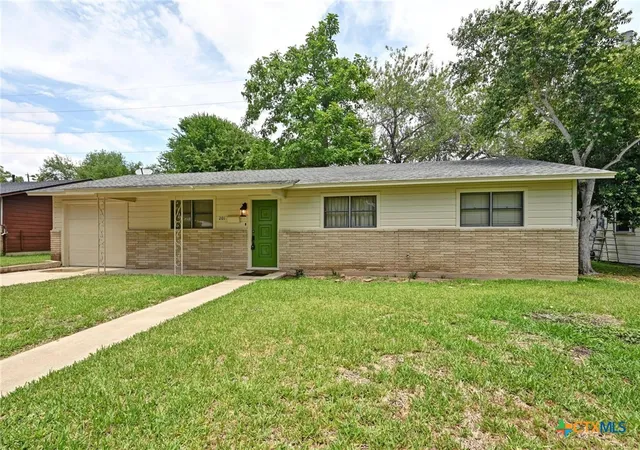 26th image of 201 Hillcrest Dr, Luling, TX 78648 | MLS# 582195