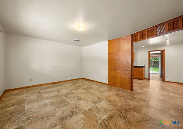 2nd image of 201 Hillcrest Dr, Luling, TX 78648 | MLS# 582195
