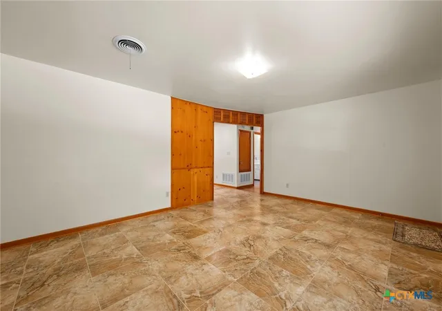 3rd image of 201 Hillcrest Dr, Luling, TX 78648 | MLS# 582195