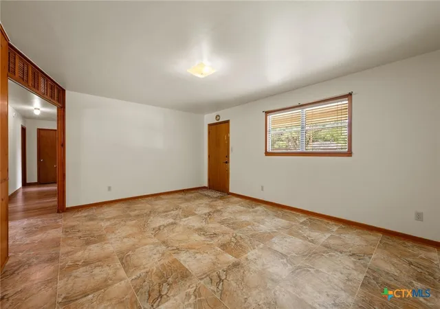 4th image of 201 Hillcrest Dr, Luling, TX 78648 | MLS# 582195