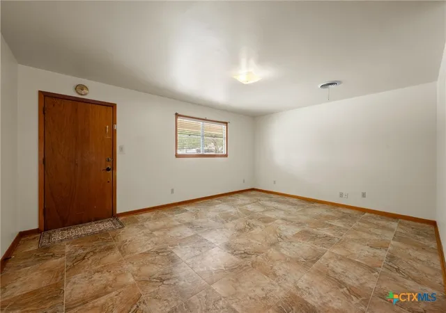 5th image of 201 Hillcrest Dr, Luling, TX 78648 | MLS# 582195