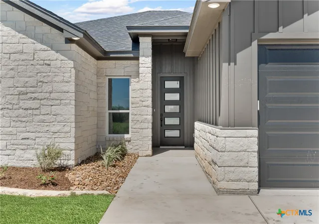 Photo 3 of Single family home for sale at 210 Crk Plum Ln, Temple, TX 76502 | MLS# 582370 | Listing updated on 2026-10-07
