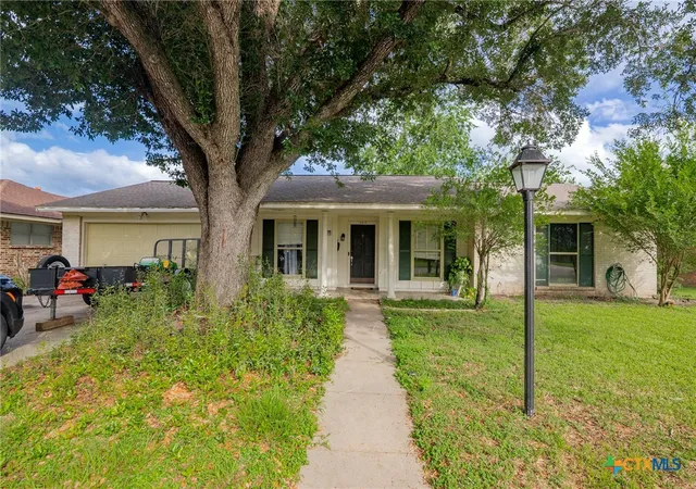 2nd image of 203 Yorkshire Ln, Victoria, TX 77904 | MLS# 583362