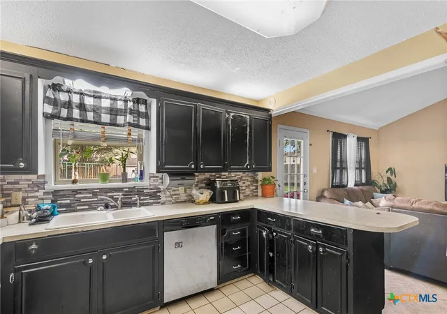 4th image of 203 Yorkshire Ln, Victoria, TX 77904 | MLS# 583362