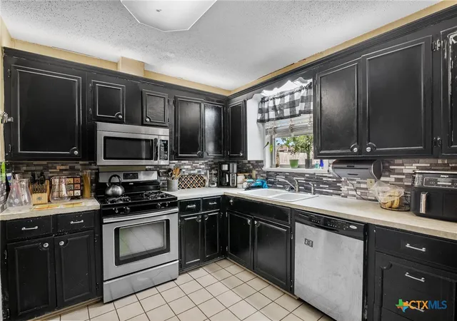 5th image of 203 Yorkshire Ln, Victoria, TX 77904 | MLS# 583362