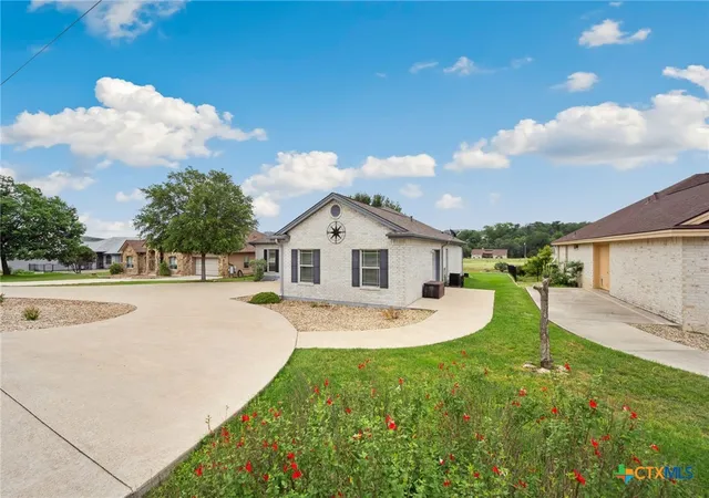 Photo 2 of Single family home for sale at 460 Shayla Ln, Canyon Lake, TX 78133 | MLS# 583557 | Listing updated on 2026-07-09