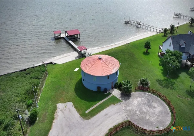 Photo 2 of Single family home for sale at 430 N Blackburn Ave, Port Lavaca, TX 77979 | MLS# 585341 | Listing updated on 2026-04-17