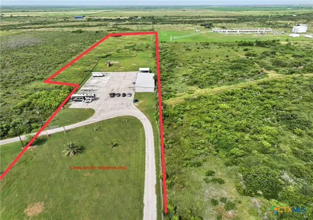 Photo 4 of Single family home for sale at 430 N Blackburn Ave, Port Lavaca, TX 77979 | MLS# 585341 | Listing updated on 2026-04-17