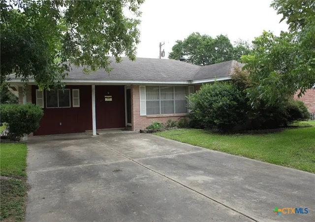 1st image of 1610 Bexar Ave, Victoria, TX 77901 | MLS# 585783