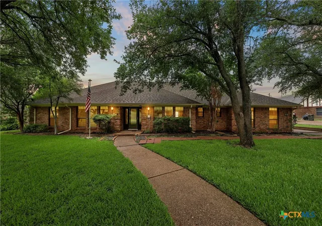 Photo 1 of Single family home for sale at 8216 Teakwood Dr, Woodway, TX 76712 | MLS# 585215 | Listing updated on 2026-06-01