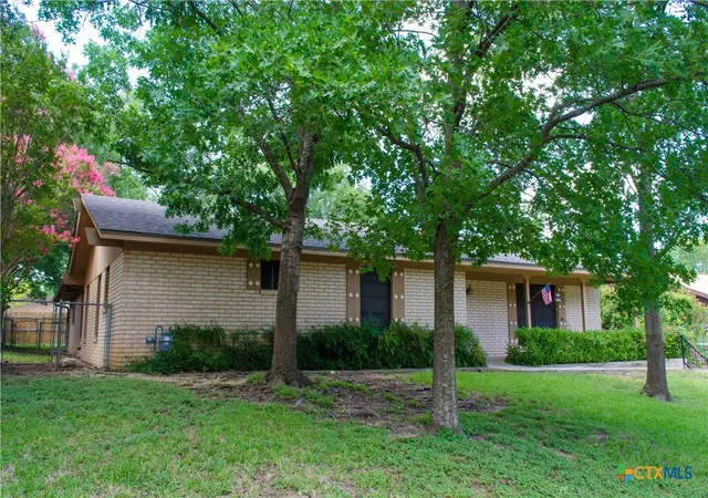 Homes for sale in Belton, TX | 303 E 20th Ave, Belton, TX 76513 | MLS# 585183