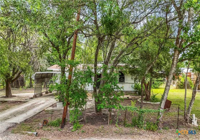 Photo 3 of Single family home for sale at 137 Columbia Cir, San Marcos, TX 78666 | MLS# 587197 | Listing updated on 2026-05-30