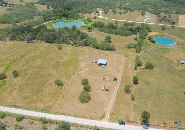 Homes for sale in Waelder, TX | 854 County Road 421, Waelder, TX 78959 | MLS# 587470