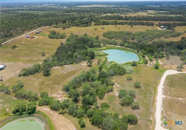 Homes for sale in Waelder, TX | 854 County Road 421, Waelder, TX 78959 | MLS# 587470