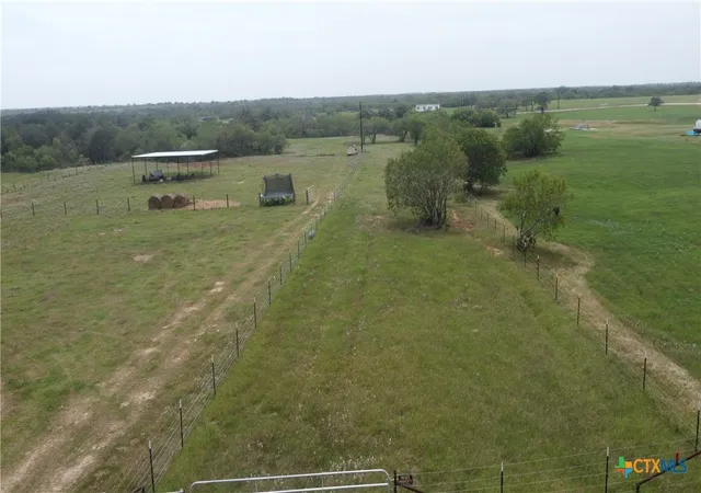 Homes for sale in Waelder, TX | 854 County Road 421, Waelder, TX 78959 | MLS# 587470