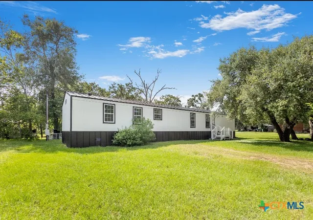 Homes for sale in Sheridan, TX | 5826 W Second Street, Sheridan, TX 77475 | MLS# 588763