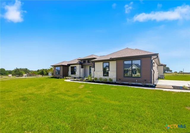 Photo 3 of Single family home for sale at 73 Escalera Ranch Rd, Victoria, TX 77905 | MLS# 588974 | Listing updated on 2026-07-16