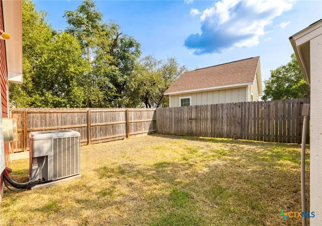 Homes for sale in Luling, TX | 1628 Armstrong St, Luling, TX 78648 | MLS# 589440