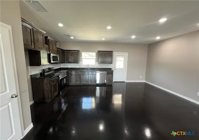 Photo 3 of Single family home for sale at 1218 Stone Valley Dr, Lampasas, TX 76550 | MLS# 589912 | Listing updated on 2026-09-23