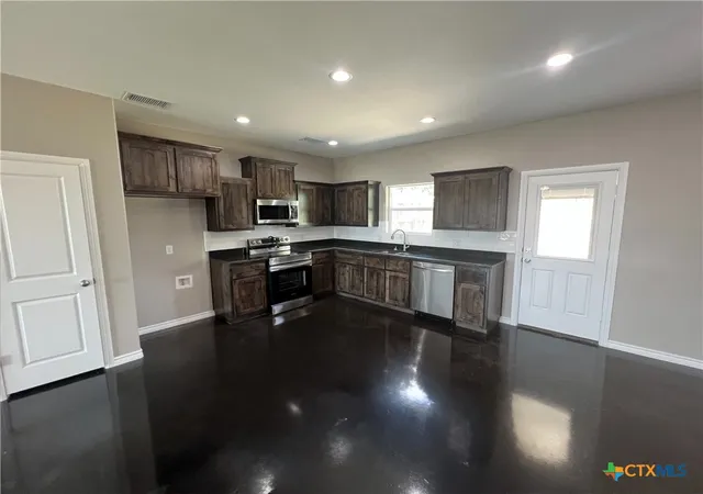 Photo 4 of Single family home for sale at 1218 Stone Valley Dr, Lampasas, TX 76550 | MLS# 589912 | Listing updated on 2026-09-23