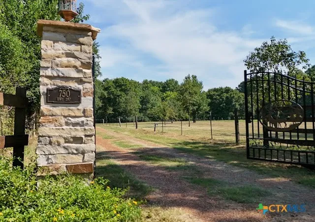 Homes for sale in Palestine, TX | 750 N Us Hwy 287, Palestine, TX 75803 | MLS# 591006