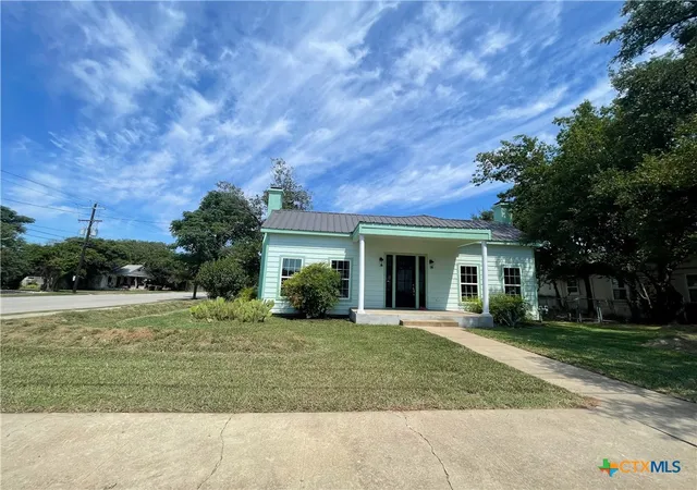 Photo 1 of Single family home for sale at 201 E 6th Street, Lampasas, TX 76550 | MLS# 591694 | Listing updated on 2026-04-01