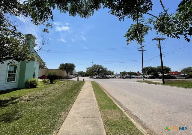 Photo 3 of Single family home for sale at 201 E 6th Street, Lampasas, TX 76550 | MLS# 591694 | Listing updated on 2026-04-01