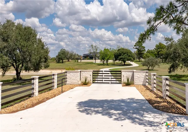 Homes for sale in Victoria, TX | 3466 Levi Sloan Rd, Victoria, TX 77904 | MLS# 592605