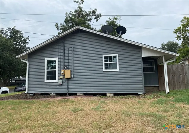 Homes for sale in Shiner, TX | 121 E 15Th St, Shiner, TX 77984 | MLS# 592287