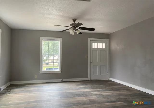 Homes for sale in Shiner, TX | 121 E 15Th St, Shiner, TX 77984 | MLS# 592287