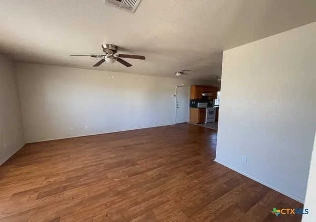 4th image of 916 Mcdaniel Cir, Killeen, TX 76543 | MLS# 592182