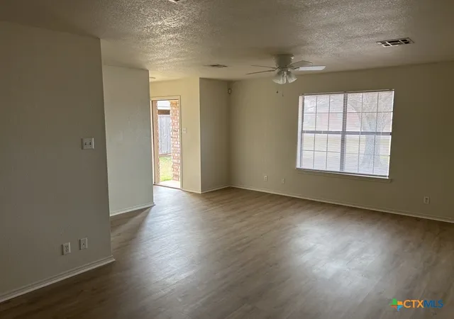 3rd image of 912 Mcdaniel Cir, Killeen, TX 76543 | MLS# 592129