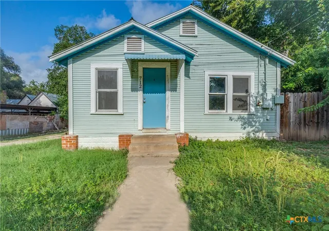 1st image of 712 S Austin St, Seguin, TX 78155 | MLS# 592800