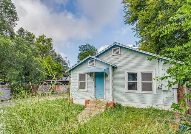 2nd image of 712 S Austin St, Seguin, TX 78155 | MLS# 592800