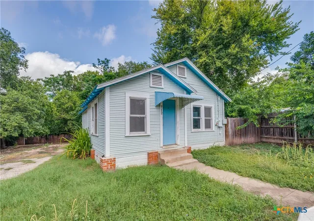 3rd image of 712 S Austin St, Seguin, TX 78155 | MLS# 592800