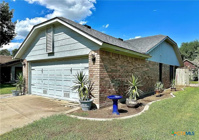 Photo 3 of Single family home for sale at 120 Andover St, Victoria, TX 77904 | MLS# 594302 | Listing updated on 2026-07-21