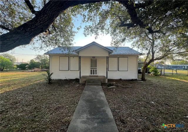 1st image of 1009 Oak St, Refugio, TX 78377 | MLS# 594410