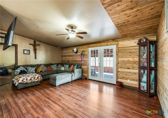4th image of 470 Country Acres Dr, Seguin, TX 78155 | MLS# 594458