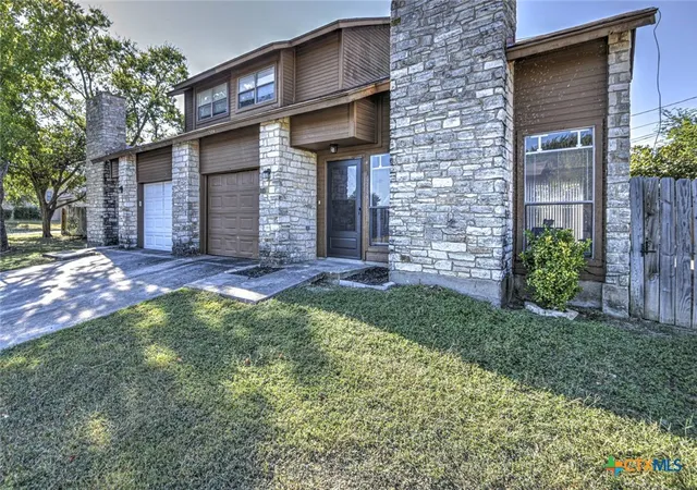 Photo 2 of Sale Pending at 1304 Royal Crest Dr, Killeen, TX 76549 | MLS# 593395 | Listing updated on 2026-04-24
