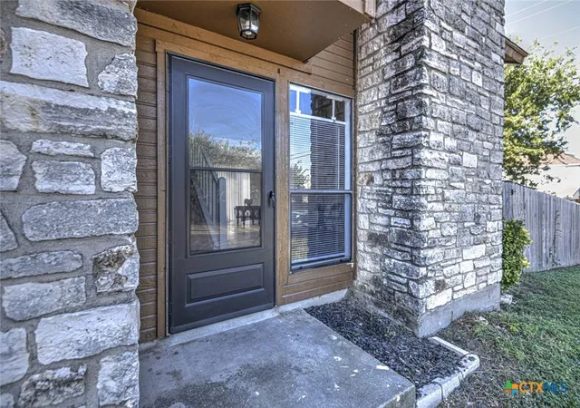 Photo 3 of Sale Pending at 1304 Royal Crest Dr, Killeen, TX 76549 | MLS# 593395 | Listing updated on 2026-04-24