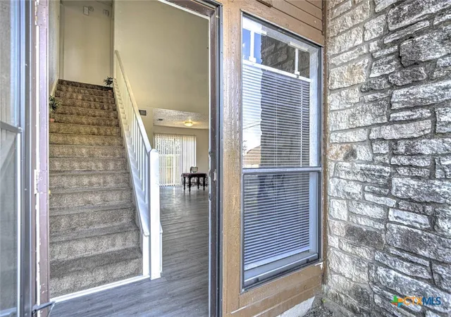 Photo 4 of Sale Pending at 1304 Royal Crest Dr, Killeen, TX 76549 | MLS# 593395 | Listing updated on 2026-04-24