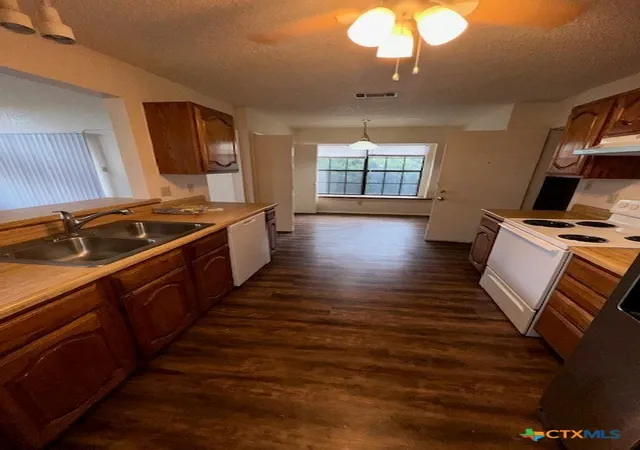 5th image of 2012 Kingwood Dr, Killeen, TX 76543 | MLS# 595112