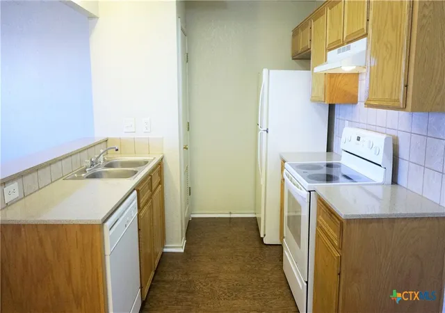Listing Photo 4 - Condo for sale in building located at 411 E Central Texas Expy, Killeen, TX 76541