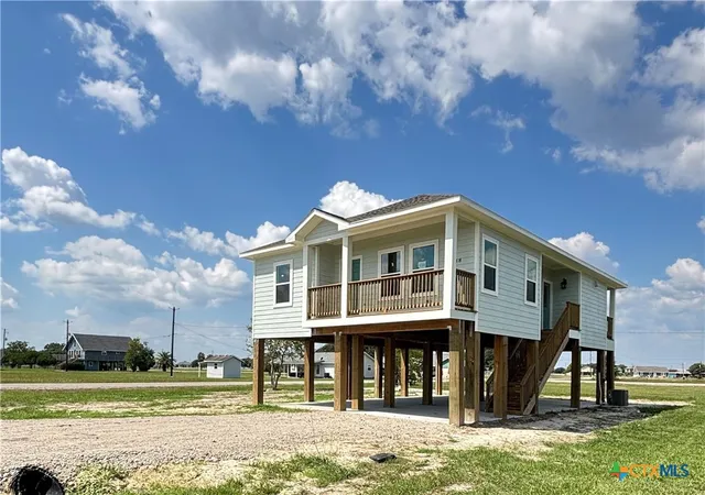 2nd image of 638 Swallow, Palacios, TX 77465 | MLS# 595377
