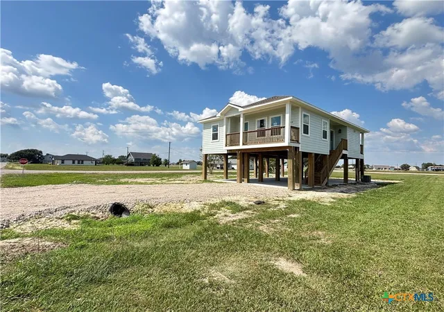 3rd image of 638 Swallow, Palacios, TX 77465 | MLS# 595377