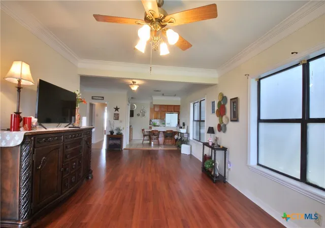 5th image of 302 S Main St, Schulenburg, TX 78956 | MLS# 595409