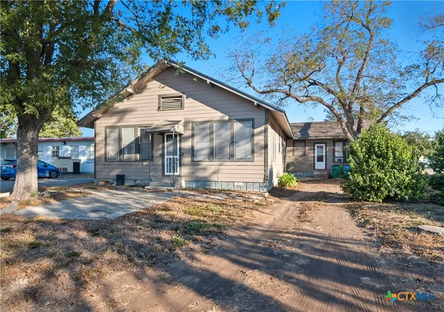 3rd image of 613&615 E Court St, Seguin, TX 78155 | MLS# 595524