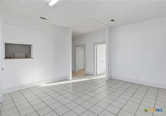 5th image of 613&615 E Court St, Seguin, TX 78155 | MLS# 595524